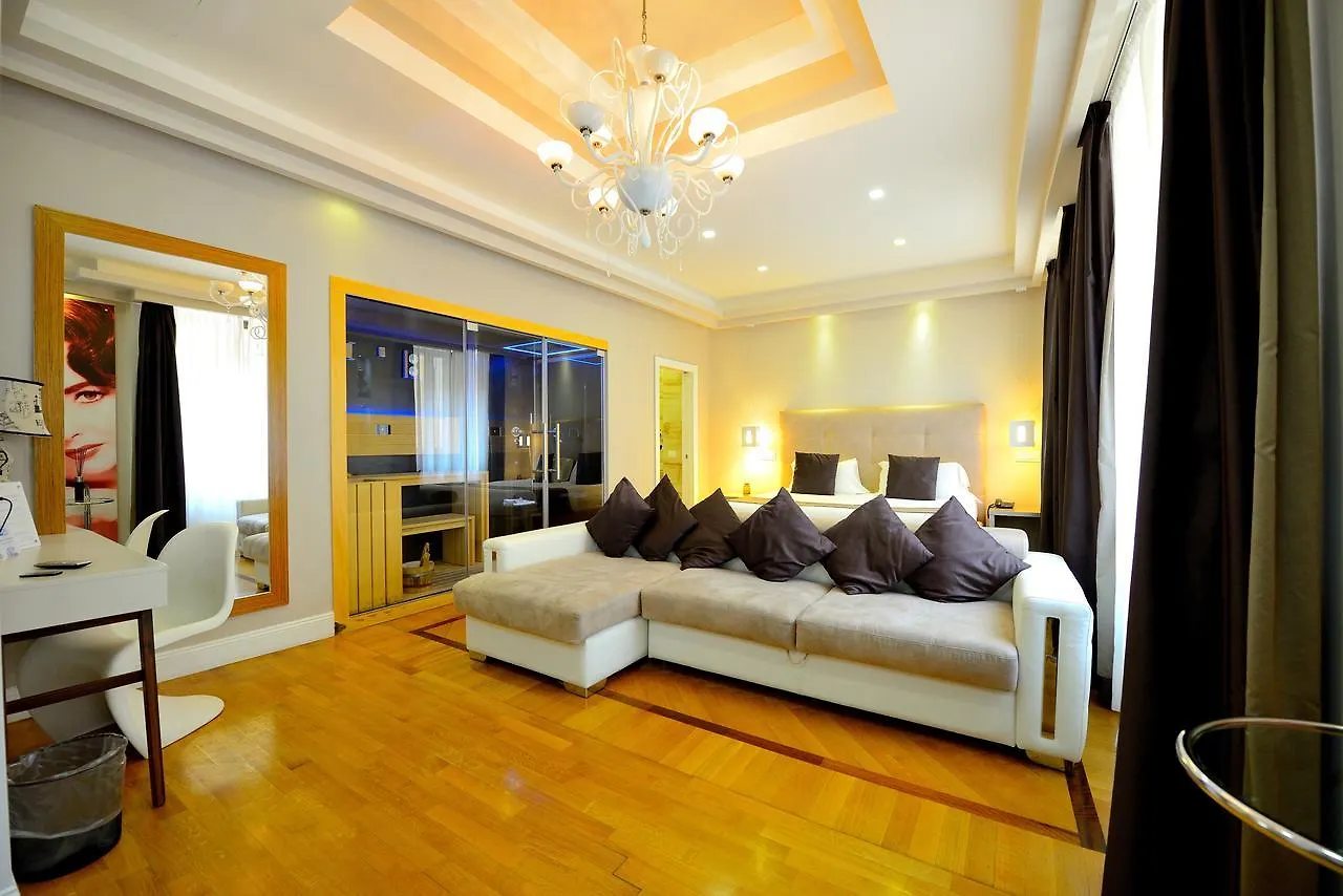 Terrazza Marco Antonio Luxury Suite Roma 4*,